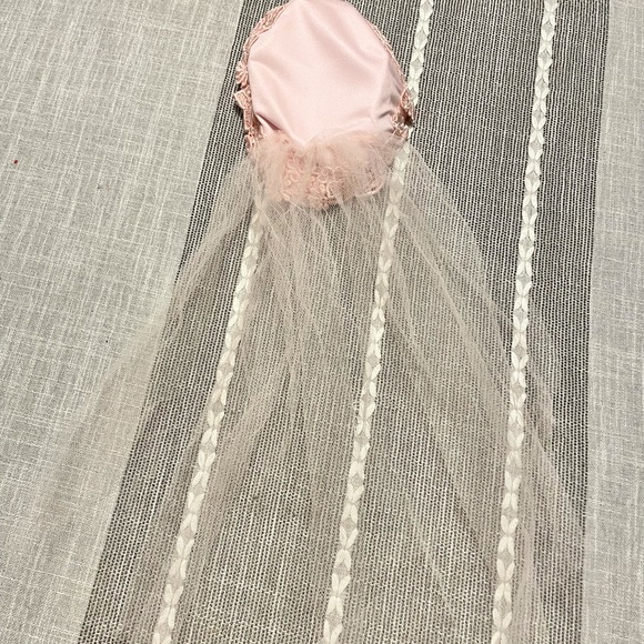 Vintage Fascinator Pink Mini Hat with Veil - Picture 5 of 10
